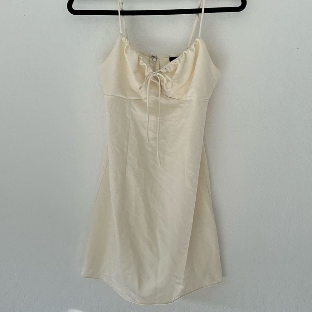 🔥3/$20🔥 Ivory satin mini dress